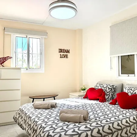 Апартаменты Beautiful Modern 100m From The Sea *