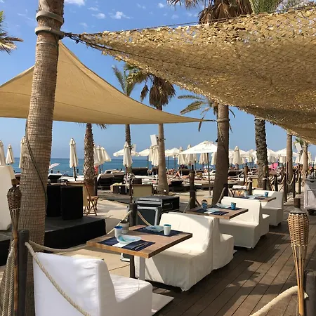 Апартаменты Beautiful Modern 100m From The Sea