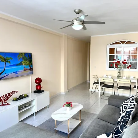 Beautiful Modern 100m From The Sea 아파트 *