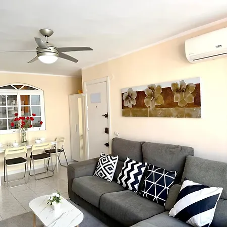 Beautiful Modern 100m From The Sea 푸엔히롤라