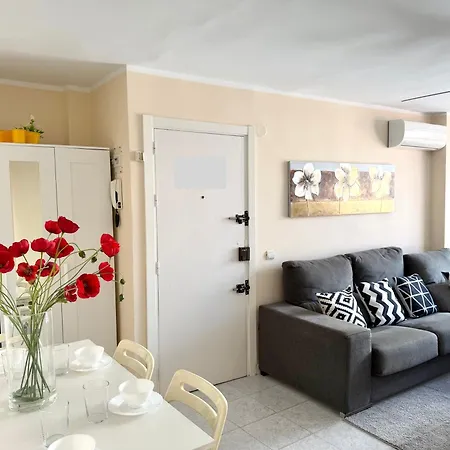 Beautiful Modern 100m From The Sea 아파트