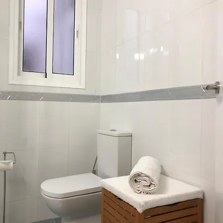 Beautiful Modern 100m From The Sea 아파트